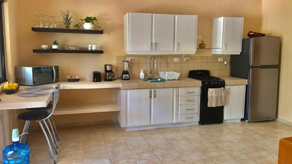 Beachfront Apartment With Swimming Pool. One Bedroom Селестун Екстериор снимка