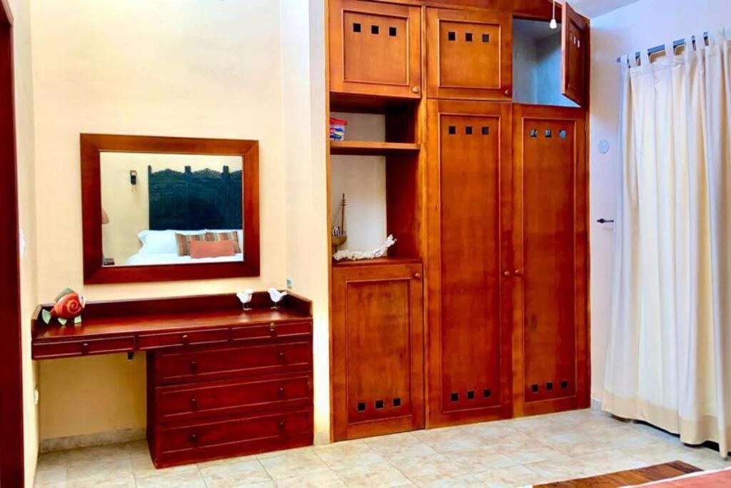 Beachfront Apartment With Swimming Pool. One Bedroom Селестун Екстериор снимка