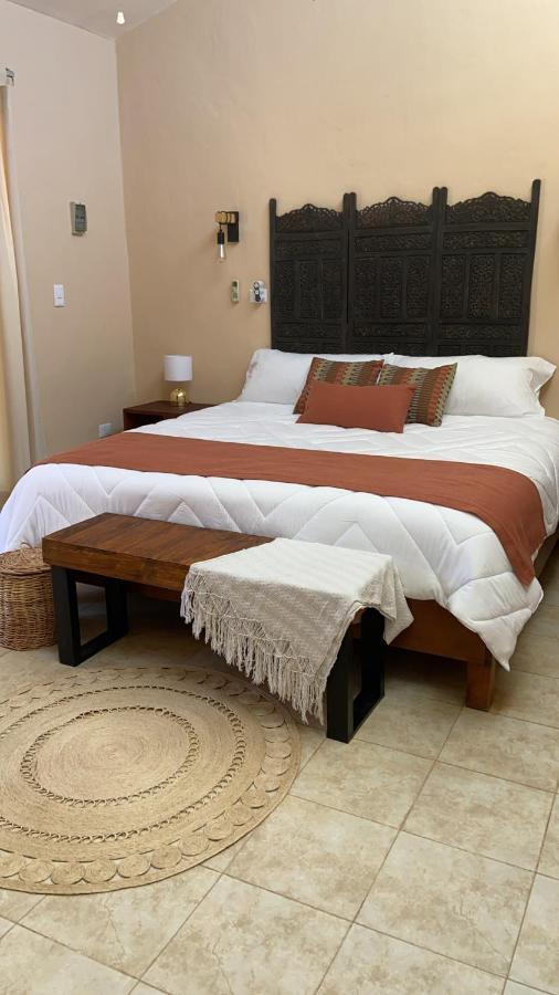 Beachfront Apartment With Swimming Pool. One Bedroom Селестун Екстериор снимка