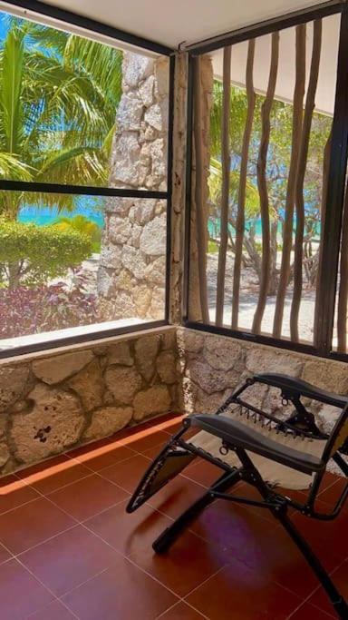 Beachfront Apartment With Swimming Pool. One Bedroom Селестун Екстериор снимка