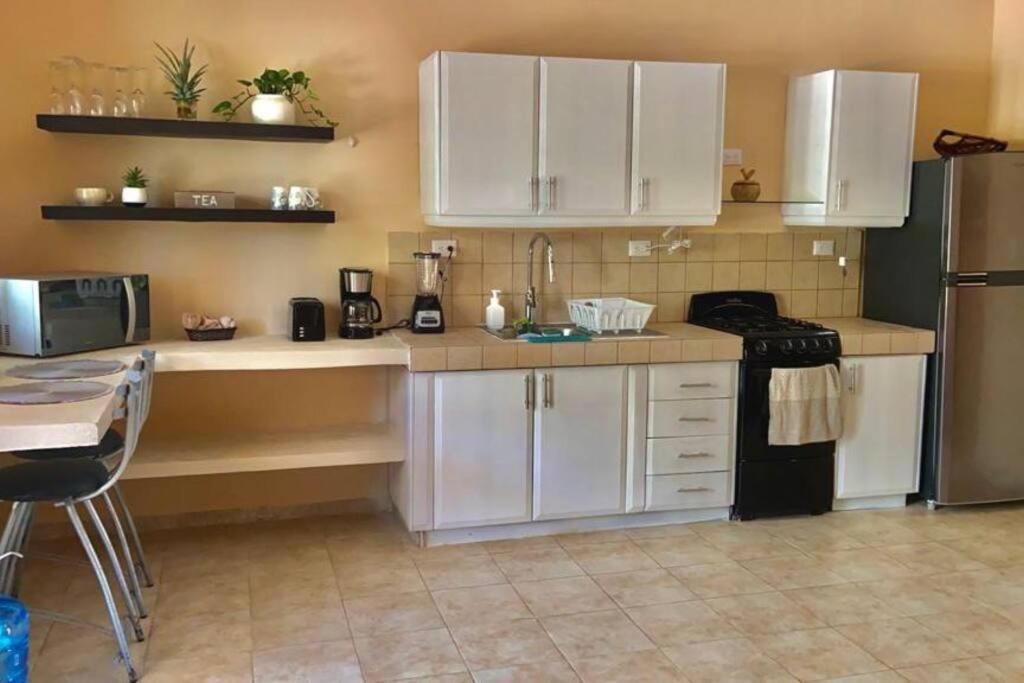 Beachfront Apartment With Swimming Pool. One Bedroom Селестун Екстериор снимка