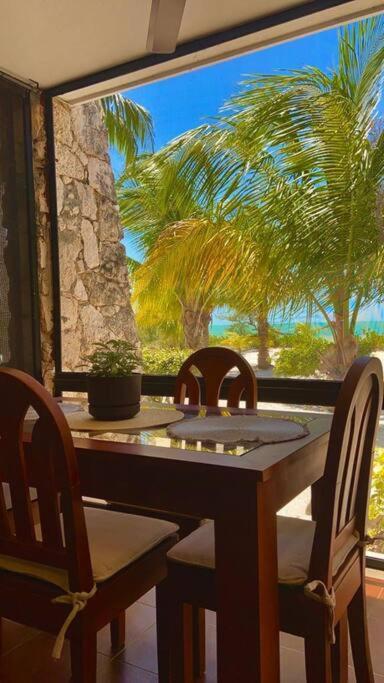 Beachfront Apartment With Swimming Pool. One Bedroom Селестун Екстериор снимка